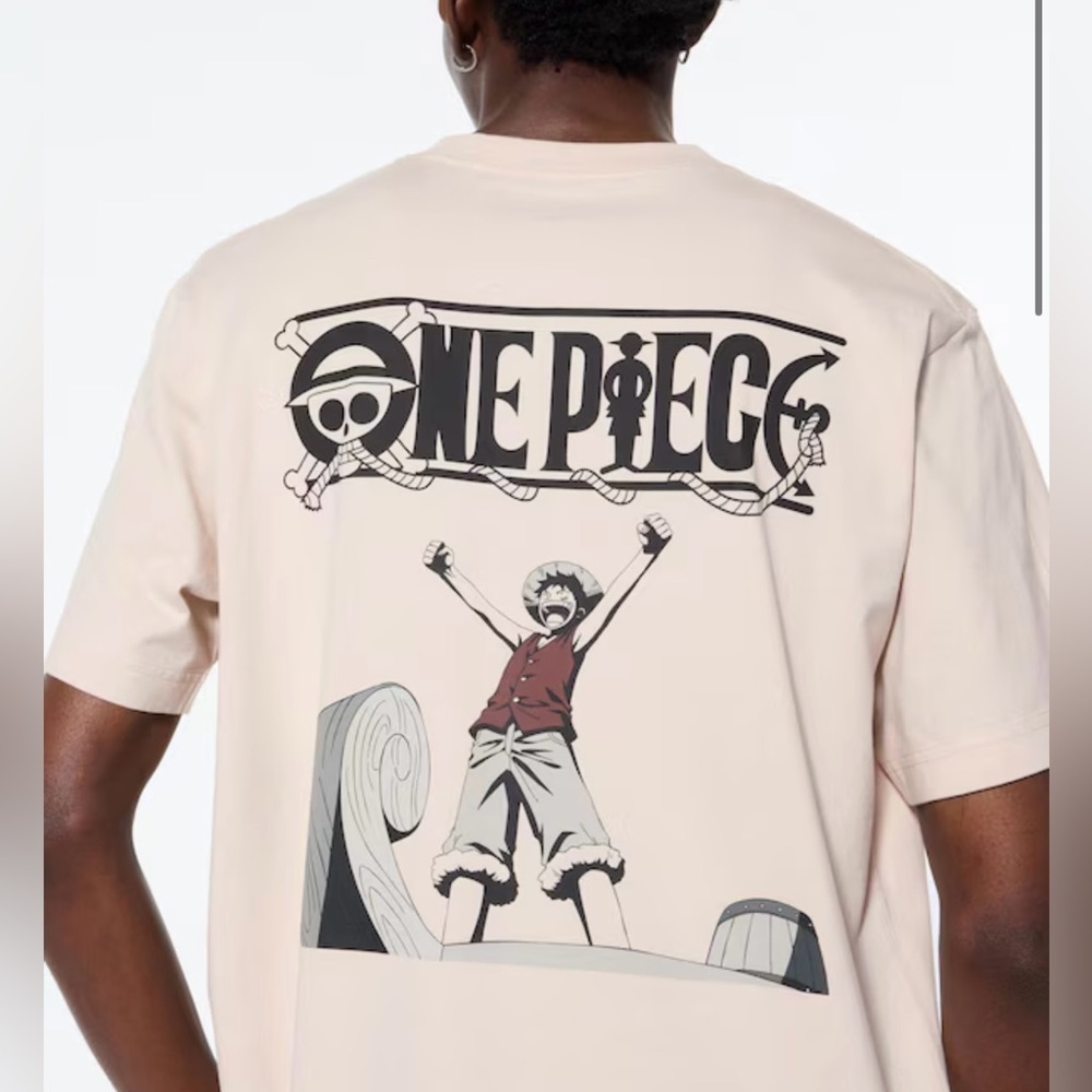 Uniqlo x One piece unisex Tee 25th anniversary anime